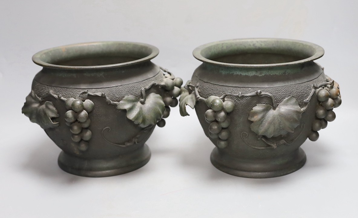 A pair of Japanese bronze jardinieres, Meiji period 17cm